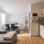 Lamaro Apartamento *