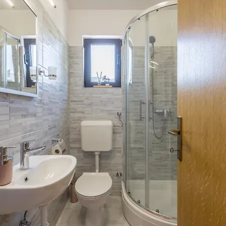 Apartman Lamaro *