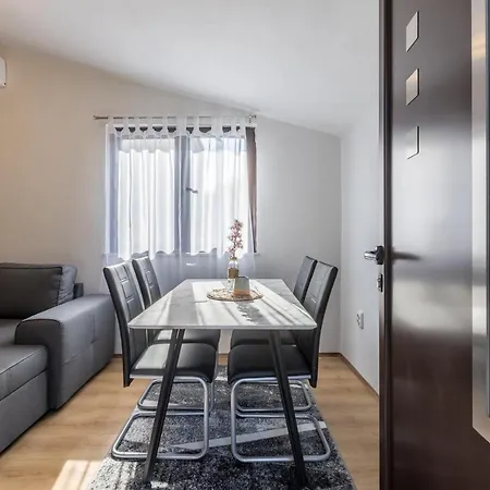 Lamaro Appartement *