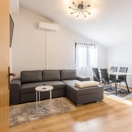Lamaro Apartman Kaštela