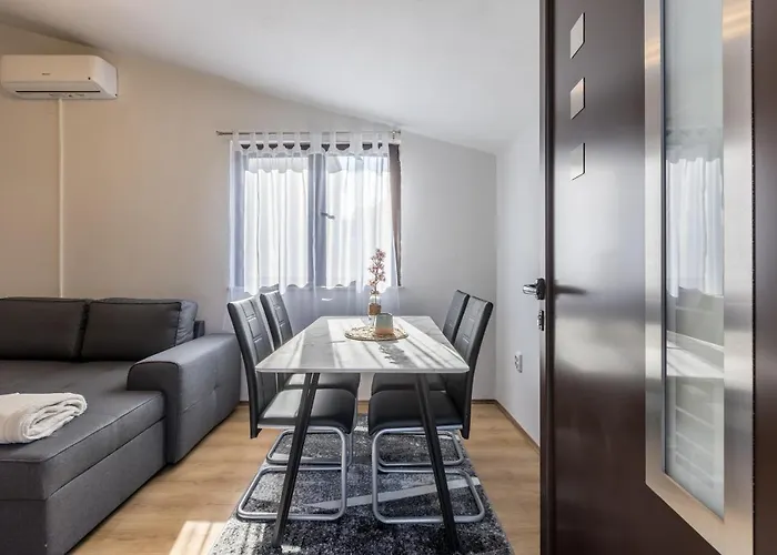 Lamaro Apartman *