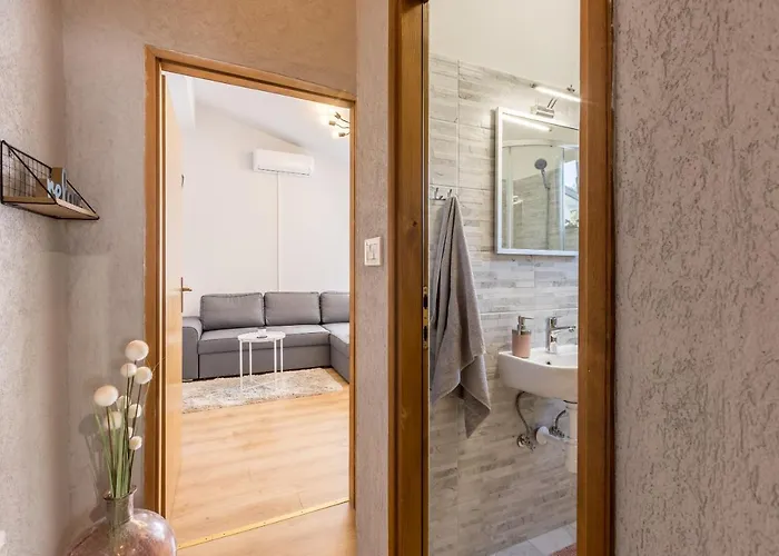 Lamaro Apartman *