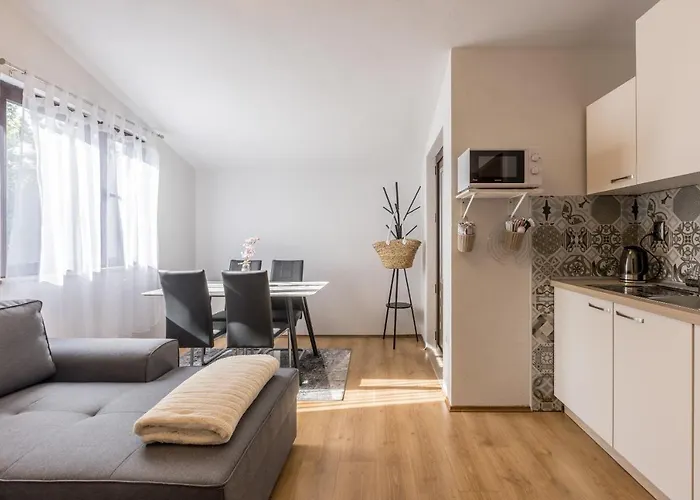 Lamaro Apartman *