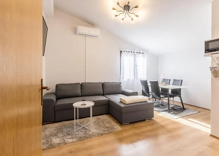Lamaro Apartman Kastela